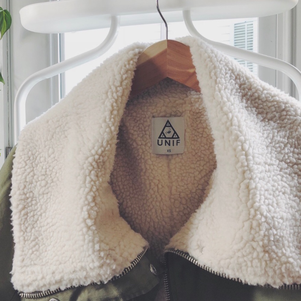 ℂℝ𝕆ℙℙ𝔼𝔻 𝕌ℕ𝕀𝔽 x UO Sherpa Army Green Jacket🧥 - Picture 7 of 8